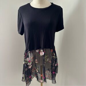 ✨ 2/$15 ✨🛍 Willow Black Short Sleeve Bodice W/ Floral Mesh Bottom
